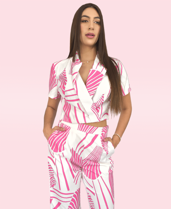 Conjunto blanco con rosa